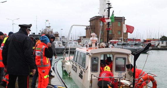 Dwóch zabitych, pięciu rannych, czterech zaginionych - taki jest bilans zderzenia dwóch statków handlowych na redzie portu w Rawennie we Włoszech. Informację przekazały miejscowe władze. Przyczyną kolizji była najprawdopodobniej zła widoczność.