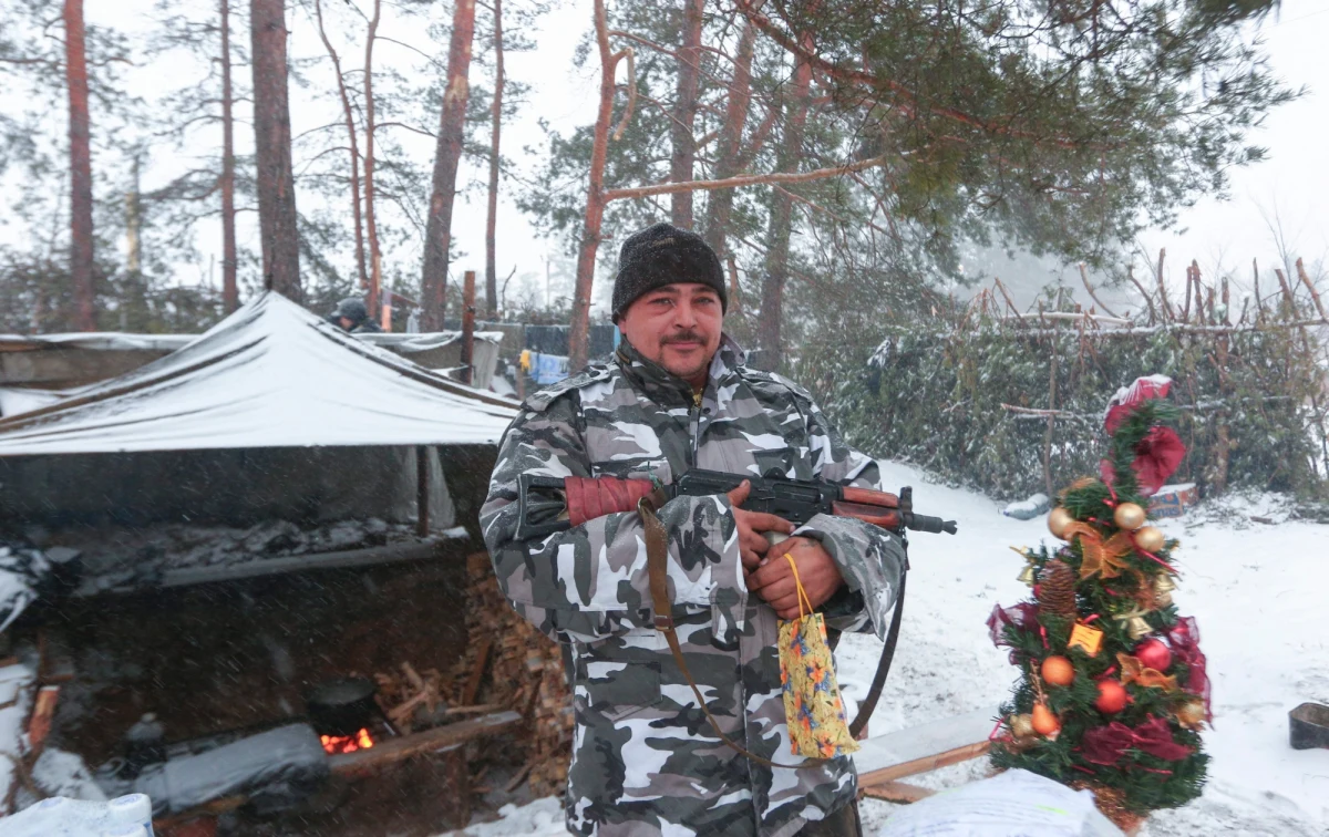 200 Polaków chce się ewakuować ze wschodu Ukrainy. Jak dowiedział się dziennikarz RMF FM Krzysztof Berenda, wydłuża się lista osób zgłoszonych do pilnego wyjazdu z Donbasu. Decyzję o tym, kiedy dojdzie do ewakuacji, podejmie premier Ewa Kopacz.