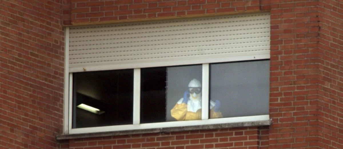 Szkocki rząd poinformował w poniedziałek, że u osoby, która w niedzielę wróciła z Sierra Leone, potwierdzono zarażenie ebolą. Chora trafiła do izolatki w szpitalu w Glasgow.