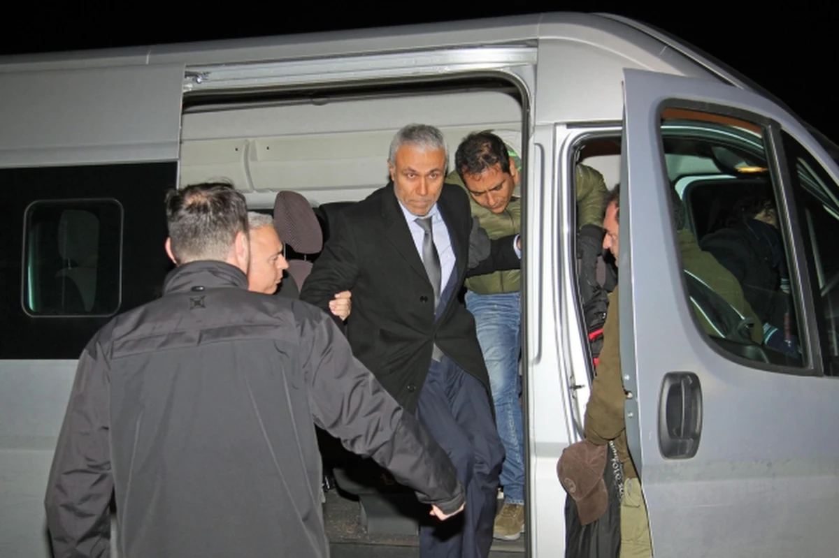 Ali Agca, który w 1981 r. próbował zabić Jana Pawła II, a w sobotę złożył kwiaty na jego grobie w bazylice Świętego Piotra, został wydalony z Włoch. Mężczyznę odesłano samolotem do Stambułu.  