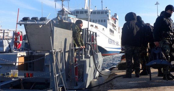 Władze Grecji poinformowały, że płynący pod banderą Mołdawii statek towarowy, na pokładzie którego są - jak się podejrzewa - setki nielegalnych imigrantów, wezwał pomocy. Jednostka ta, "Blue Sky M", znajduje się w rejonie greckiej wyspy Korfu.
