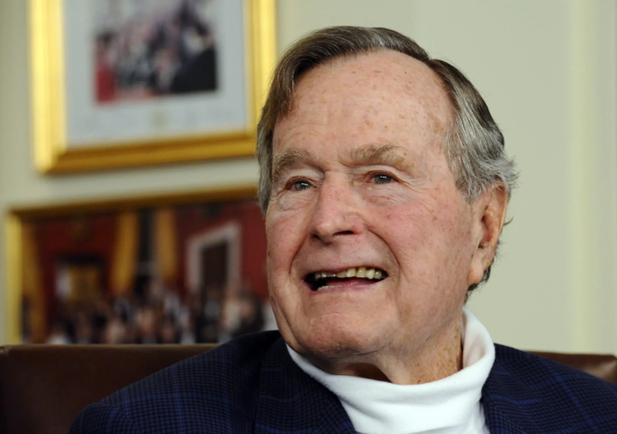 Były prezydent Stanów Zjednoczonych George H.W. Bush wyszedł we wtorek ze Szpitala Metodystów w Houston. Trafił tam tydzień wcześniej z powodu duszności. 