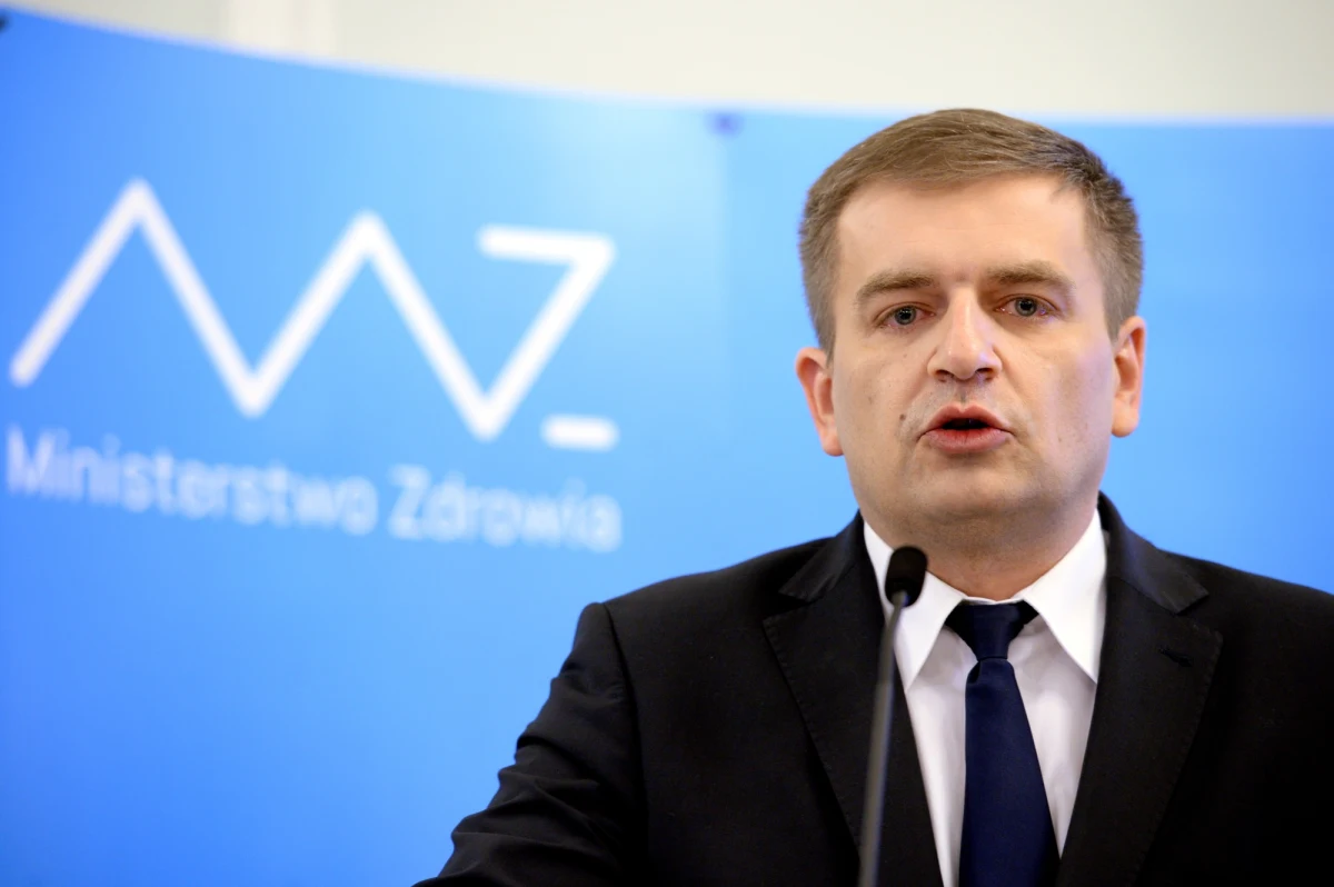 Na 380 powiatów w Polsce w 378 mamy podpisaną przynajmniej jedną umowę z przychodniami podstawowej opieki zdrowotnej - poinformował minister zdrowia Bartosz Arłukowicz. Jak dodał, 74 proc. lekarzy rodzinnych podpisało umowy na 2015 r. Minister przeprosił też pacjentów za wszelkie niedogodności. Dodał, że sytuacja jest dynamiczna, a lekarze mogą podpisać kontrakty jeszcze dziś do północy.
