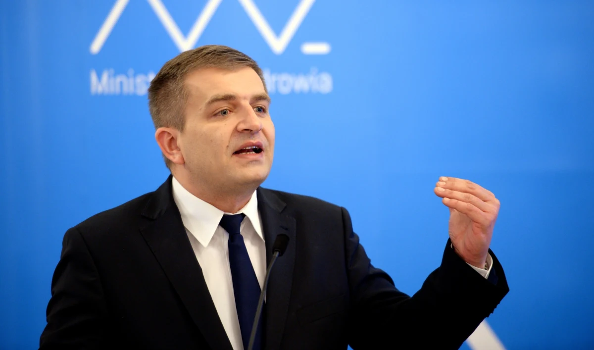 Minister Bartosz Arłukowicz może mieć kolejny problem na głowie. Naczelna Rada Lekarska zamierza zaskarżyć pakiet onkologiczny do Trybunału Konstytucyjnego. Prezes Izby Maciej Hamankiewicz twierdzi, że reforma szefa resortu zdrowia wprowadza nierówność w dostępie do leczenia i segreguje pacjentów na lepszych i gorszych.