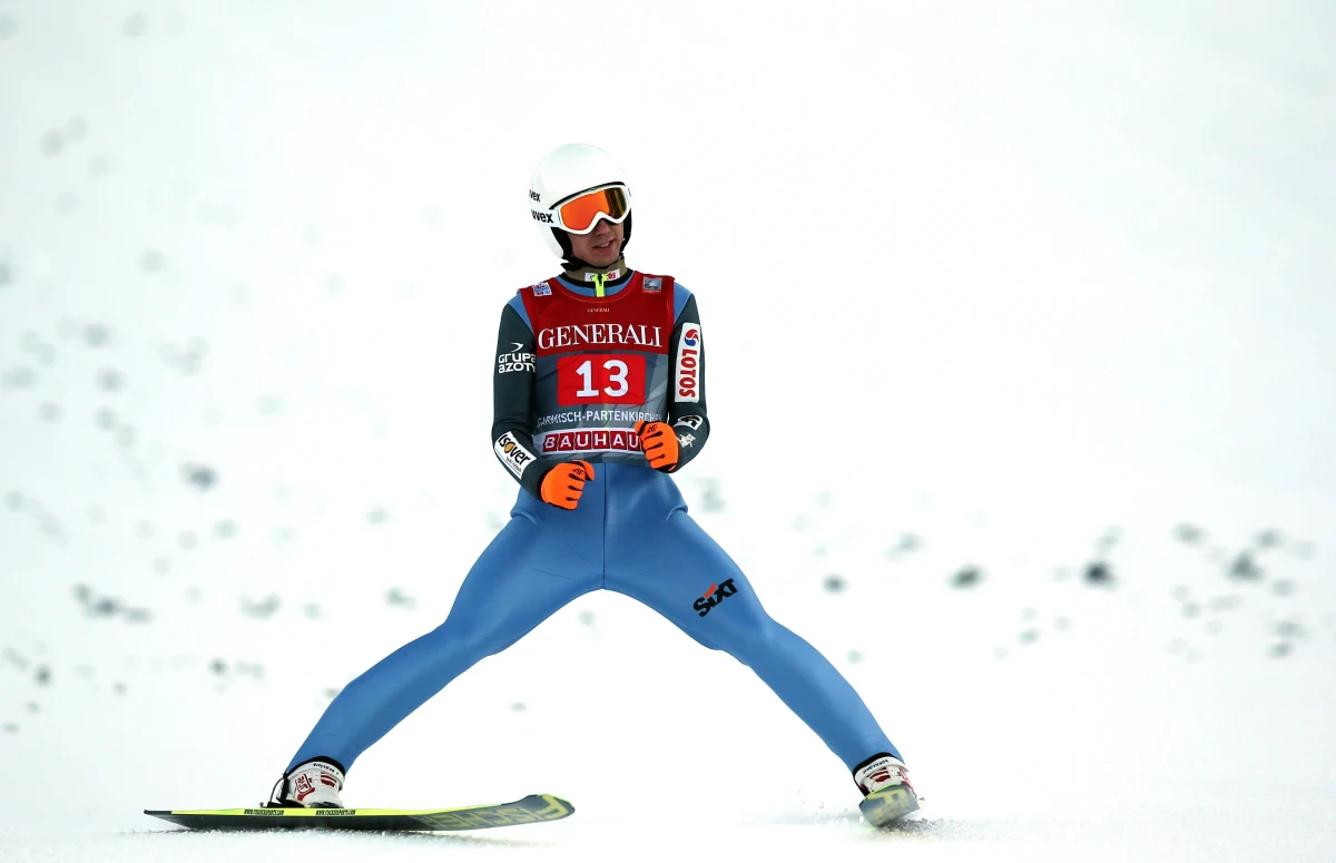 Kamil Stoch zajął 15. miejsce, a Piotr Żyła 17. w noworocznym konkursie Turnieju Czterech Skoczni w niemieckim Garmisch-Partenkirchen. Zwyciężył prowadzący po pierwszej serii Norweg Anders Jacobsen. Drugi był Szwajcar Simon Ammann, a trzeci Słoweniec Peter Prevc.