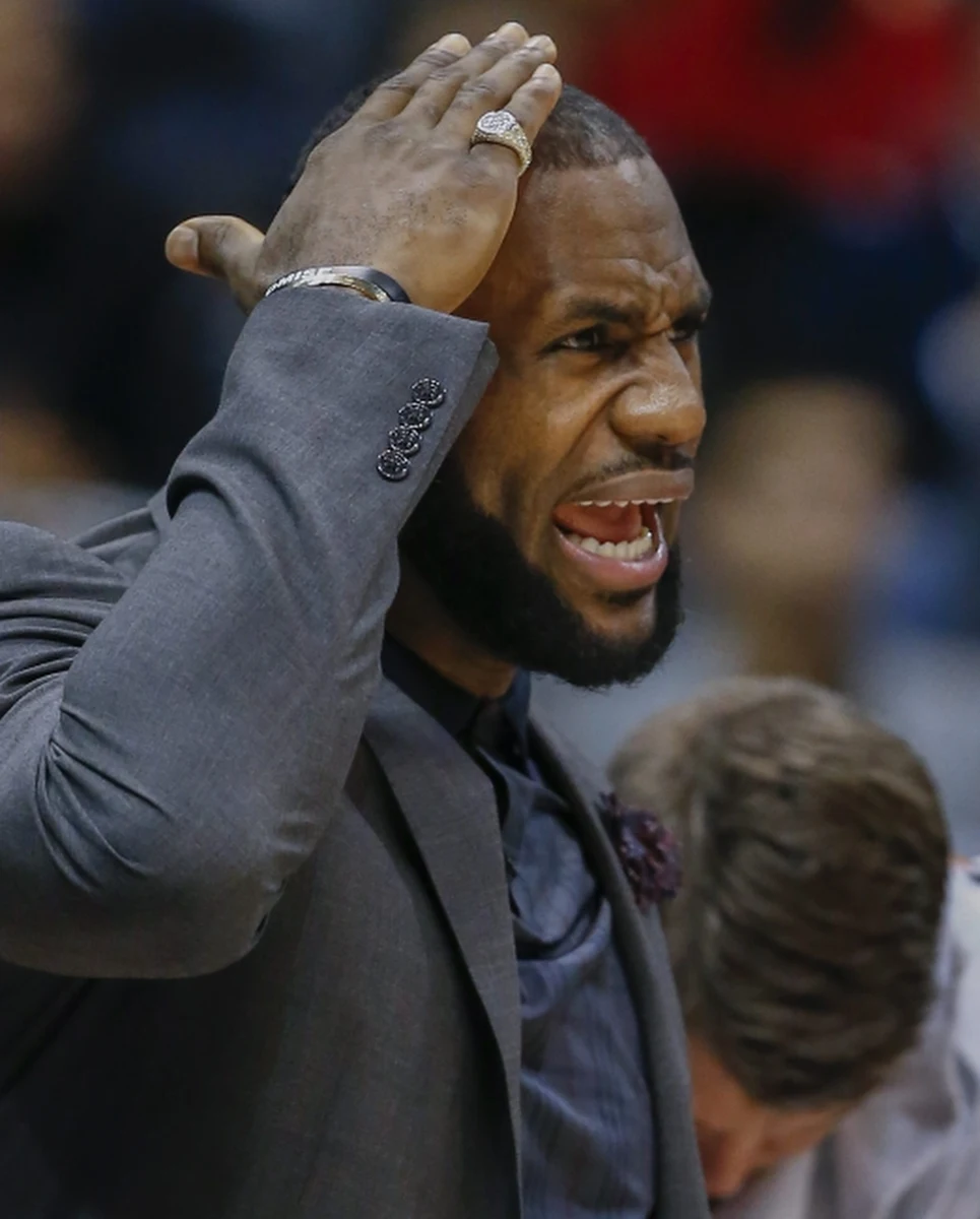 Koszykarz Cleveland Cavaliers LeBron James będzie pauzował przez dwa tygodnie. Wszystko z powodu kontuzji kolana i bólu dolnej części pleców.