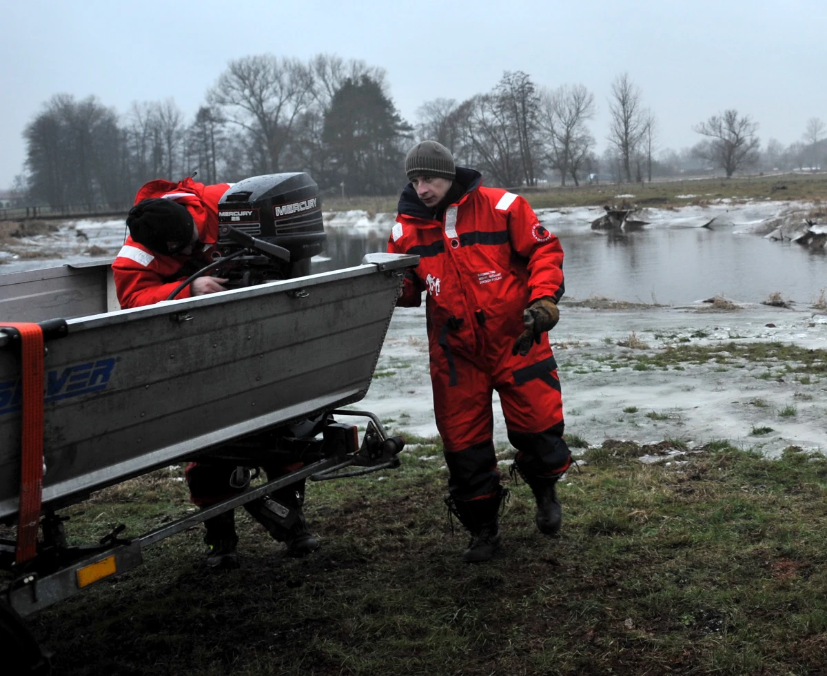 W sobotę około ósmej rano mają zostać wznowione poszukiwania 12-latka z Mokobód koło Siedlec. W piątek wczesnym popołudniem płetwonurkowie znaleźli w rzece Liwiec ciało jego starszego o trzy lata brata. 