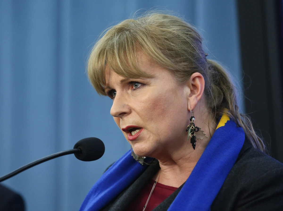 Małgorzata Gosiewska z Prawa i Sprawiedliwości awanturowała się w święta z obsługą lotniska w Charkowie – pisze „Super Express”. Według gazety, posłanka spóźniła się na odprawę i chciała wstrzymać lot. Świadkowie twierdzą, że była pod wpływem alkoholu. „Miałam za sobą jedno piwo” - tłumaczy Gosiewska.