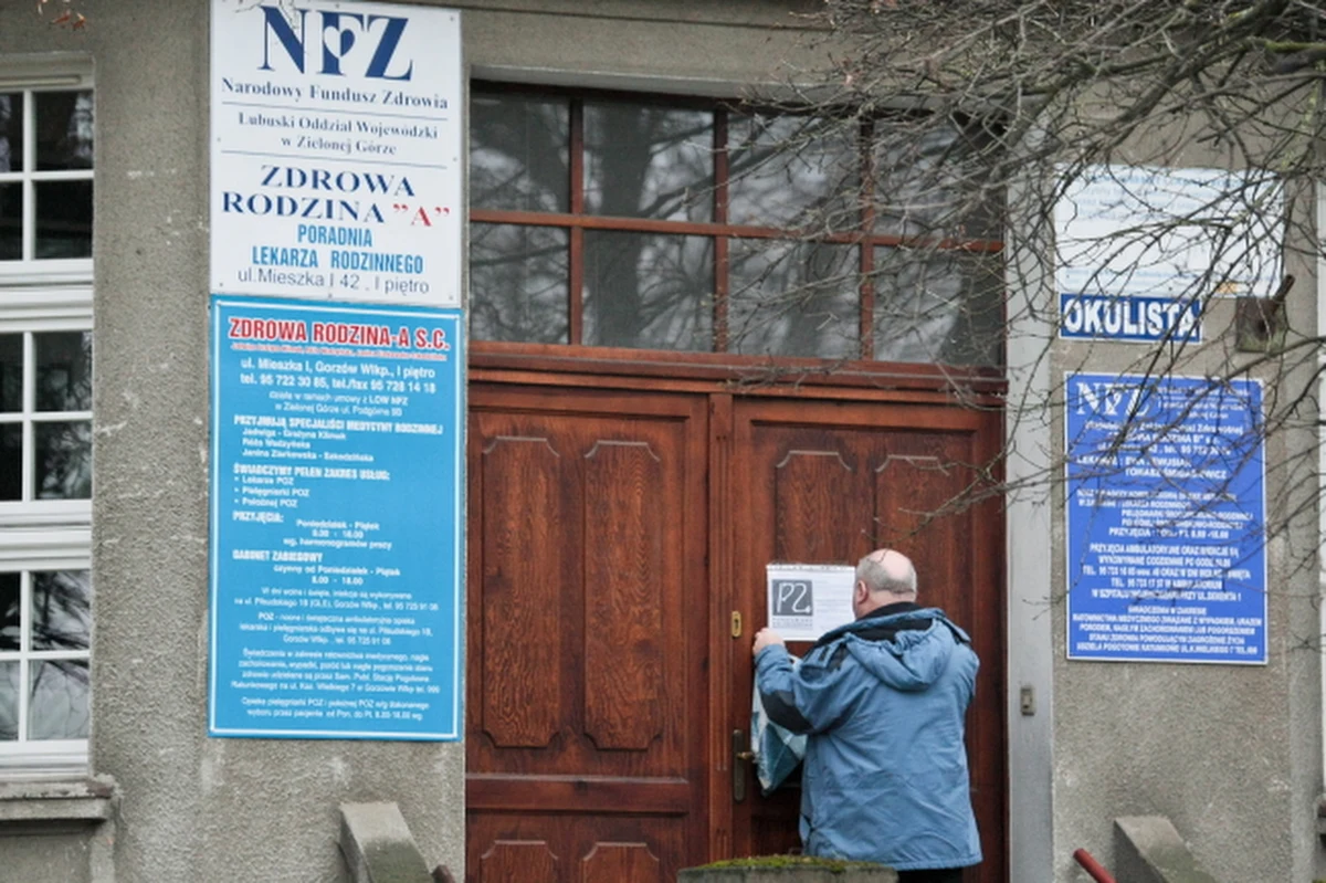 Do Biura Rzecznika Praw Pacjenta wpłynęło ok. 300 sygnałów o ograniczonym dostępie do świadczeń zdrowotnych w związku z działaniami lekarzy POZ zrzeszonych w Porozumieniu Zielonogórskim. Jak podało biuro, 2 stycznia napłynęło 217 zgłoszeń, zaś 3 stycznia kolejne 79.  