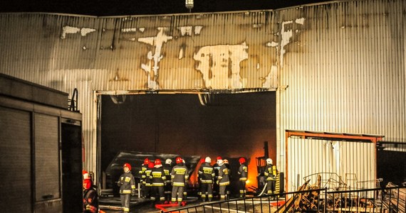 50 zastępów straży pożarnej z województwa kujawsko-pomorskiego walczyło z pożarem hali firmy Staler w Lubiczu Dolnym. Obiekt o powierzchni kilku tysięcy metrów kwadratowych spłonął wraz z maszynami produkcyjnymi. Informację dostaliśmy na Gorącą Linię RMF FM.