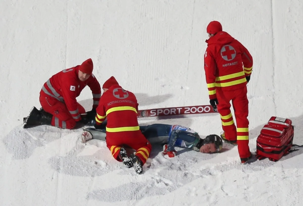 Amerykanin Nicholas Fairall, który miał groźny upadek w kwalifikacjach do wtorkowego konkursu Turnieju Czterech Skoczni w Bischofshofen, przeszedł operację kręgosłupa w klinice w Innsbrucku. 