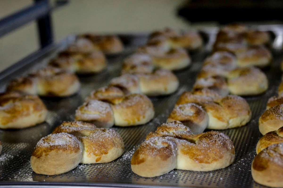 Szczodrakami, czyli słodkimi bułkami drożdżowymi, obdarowywano na dawnej Kielecczyźnie kolędników na Trzech Króli. Wypiekane dziś przez jeden z lokalnych zakładów "szczodroki", znalazły się na Liście Produktów Tradycyjnych resortu rolnictwa. 