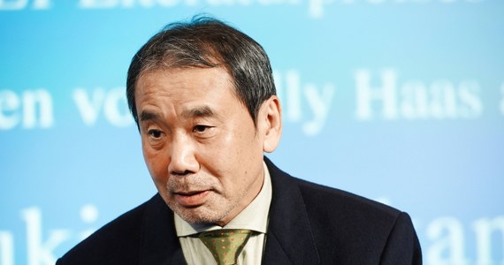 Już za kilka dni ruszy strona internetowa, na której Haruki Murakami, jeden z najpopularniejszych ale też najbardziej skrytych japońskich pisarzy będzie odpowiadał na pytania czytelników. Prozaik znany jest z niechęci do udzielania wywiadów i sceptycznego podejścia do internetu. Deklaruje jednak, że "w miarę możliwości" będzie odpowiadał na e-maile czytelników.