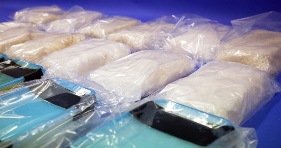 Indonezyjska policja zatrzymała dziewięć osób za próbę wprowadzenia na rynek rekordowej ilości 862 kilogramów metamfetaminy. Dziewięć osób zatrzymano.