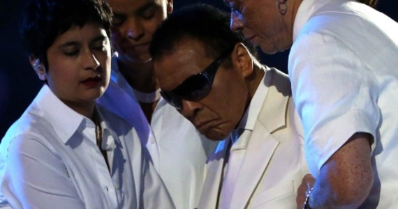 Muhammad Ali wyszedł szpital po tym, jak trafił do niego z powodu infekcji dróg moczowych - poinformował rzecznik prasowy rodziny Bob Gunnell. Legendarny bokser czeka w swoim domu na 73. urodziny, które będzie obchodził 17 stycznia.