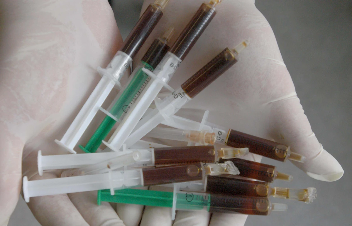 Nie wiadomo, co stało się z siedmioma tysiącami ton odpadów medycznych wytworzonych w Polsce w latach 2011-2013 - wynika z najnowszego raportu Najwyższej Izby Kontroli. Odpady medyczne były ze sobą zmieszane a na pojemnikach brakowało specjalnych kodów - alarmują kontrolerzy. 