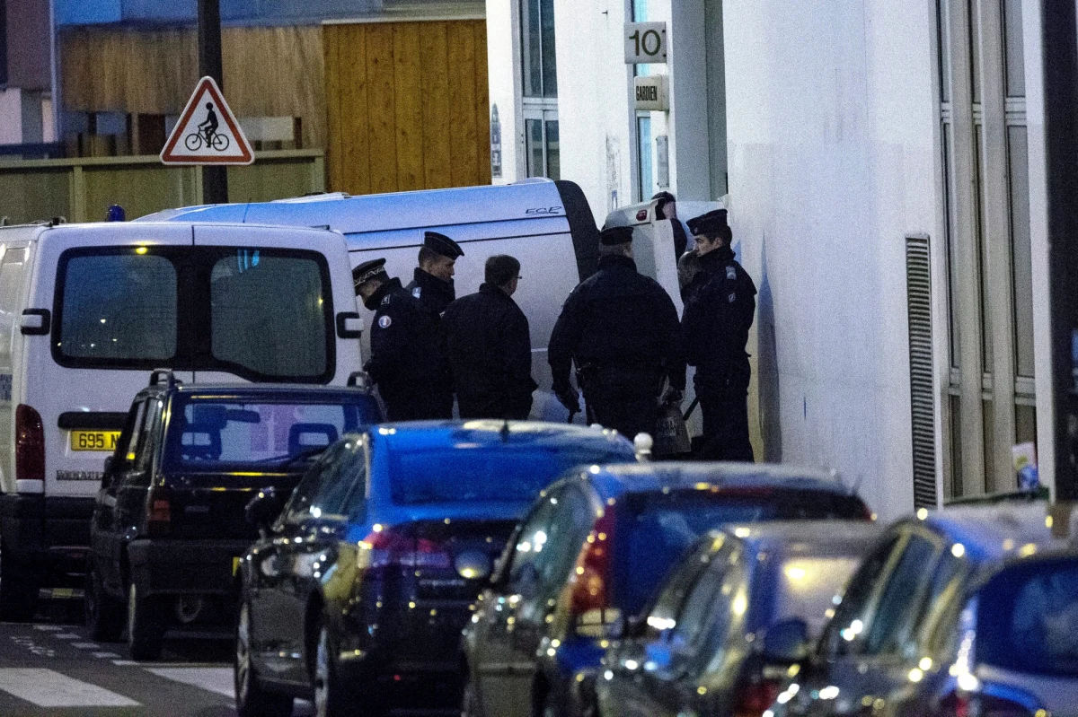 ​Siedem osób zostało aresztowanych w związku z zamachami w Paryżu. To rodzina i przyjaciele domniemanych sprawców - poinformował francuski minister spraw wewnętrznych w rozmowie z BBC.