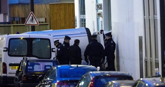 ​Siedem osób zostało aresztowanych w związku z zamachami w Paryżu. To rodzina i przyjaciele domniemanych sprawców - poinformował francuski minister spraw wewnętrznych w rozmowie z BBC.