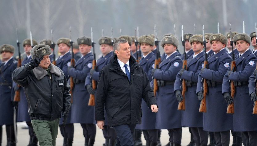 Siemoniak Decyzja Ws Wsparcia Walki Z Is Kwesti Miesi Cy Wydarzenia W Interia Pl