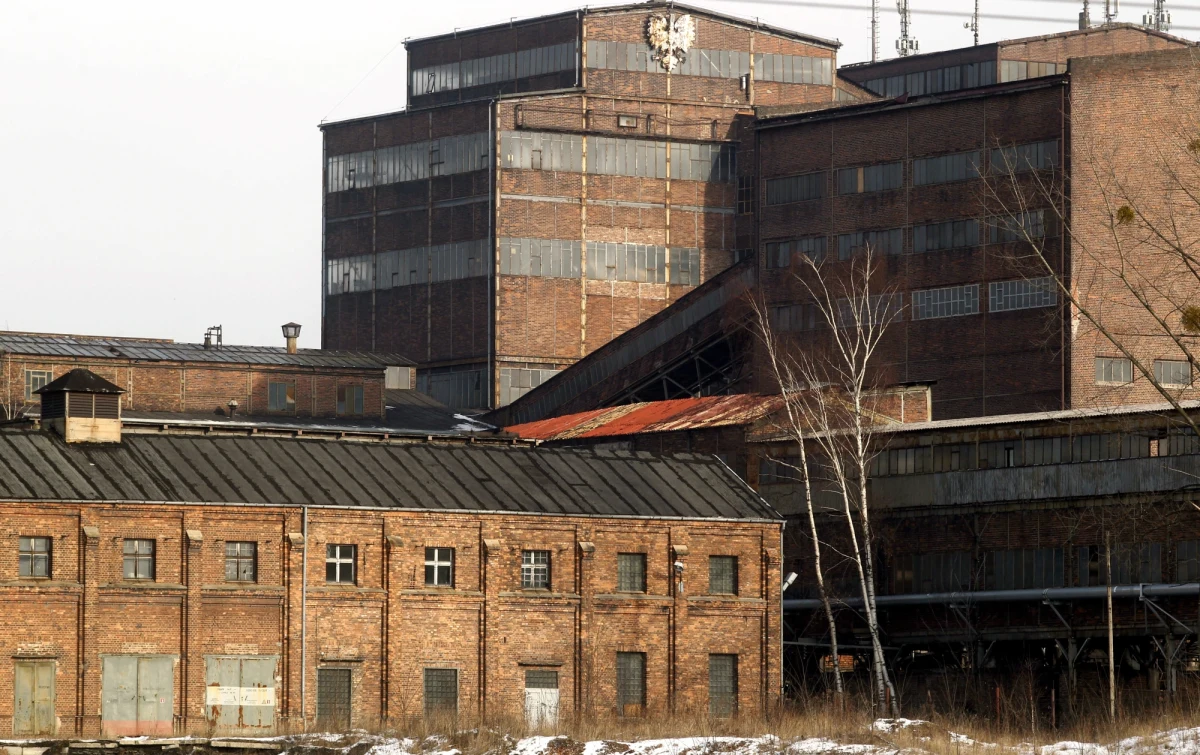 Rząd nie chce powiedzieć, czy i kiedy pojedzie na Śląsk negocjować z górnikami. Na dziś w Warszawie były zaplanowane rozmowy między rządem, a związkami w sprawie zamknięcia czterech kopalń. Górnicy się nie pojawili i zapraszają do siebie.