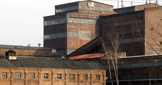Rząd nie chce powiedzieć, czy i kiedy pojedzie na Śląsk negocjować z górnikami. Na dziś w Warszawie były zaplanowane rozmowy między rządem, a związkami w sprawie zamknięcia czterech kopalń. Górnicy się nie pojawili i zapraszają do siebie.