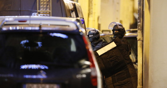 Uzbrojony napastnik przetrzymuje dwóch zakładników w sklepie jubilerskim w Montpellier na południu Francji. Na miejscu jest policja.