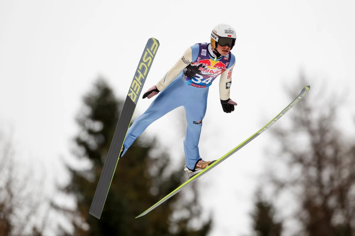Piotr Żyła i Aleksander Zniszczoł to jedyni Polacy, którzy wystąpią w dzisiejszym konkursie Pucharu Świata w lotach narciarskich w austriackim Bad Mitterndorf. To pierwsze w tym sezonie zawody na mamucim obiekcie. Pozostali reprezentanci Polski, w tym Kamil Stoch, są w Szczyrku, gdzie na małej skoczni przygotowują się do zawodów w Wiśle i Zakopanem.