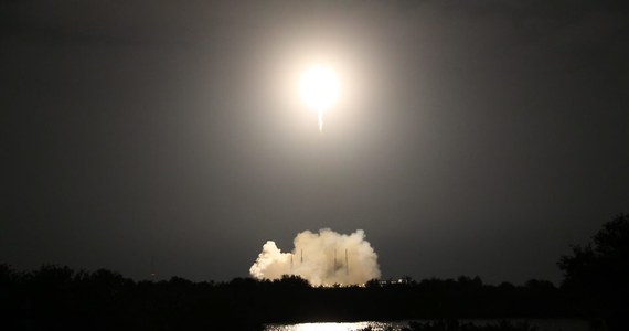 Z przylądka Canaveral na Florydzie z powodzeniem wystartował statek kosmiczny Dragon z ładunkiem dla Międzynarodowej Stacji Kosmicznej (ISS). Nie powiodło się natomiast lądowanie pierwszego członu rakiety nośnej na specjalnej platformie na Atlantyku. 