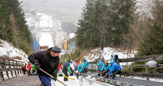 ​Z powodu bardzo złych warunków atmosferycznych odwołano dzisiejszy konkurs Pucharu Świata na mamuciej skoczni narciarskiej Kulm w austriackim Bad Mitterndorf. W pierwszym, wczorajszym, wygrał Niemiec Severin Freund. Polacy zdominowali natomiast zawody Pucharu Kontynentalnego w Wiśle Malince. Wygrał je Maciej Kot, a na podium znaleźli się też Klemens Murańka i Dawid Kubacki.