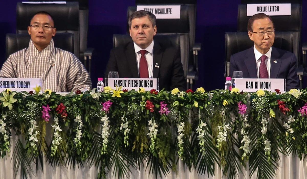 W środku kryzysu górniczego - wicepremier i minister gospodarki - nie może na czas wrócić do kraju. Jak dowiedział się nasz reporter Grzegorz Kwolek, Janusz Piechociński utknął na lotnisku w Ahmadabadzie w Indiach.