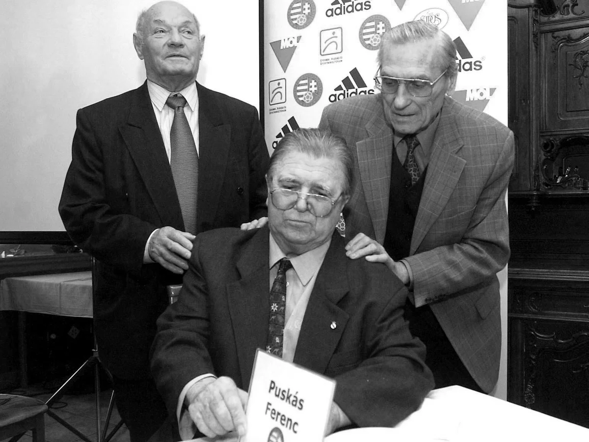 W wieku 89 lat zmarł były piłkarz reprezentacji Węgier Jenoe Buzanszky - mistrz olimpijski z Helsinek w 1952 roku oraz wicemistrz świata (dwa lata później) w Szwajcarii. To ostatni zawodnik z tzw. złotej ery węgierskiego futbolu.