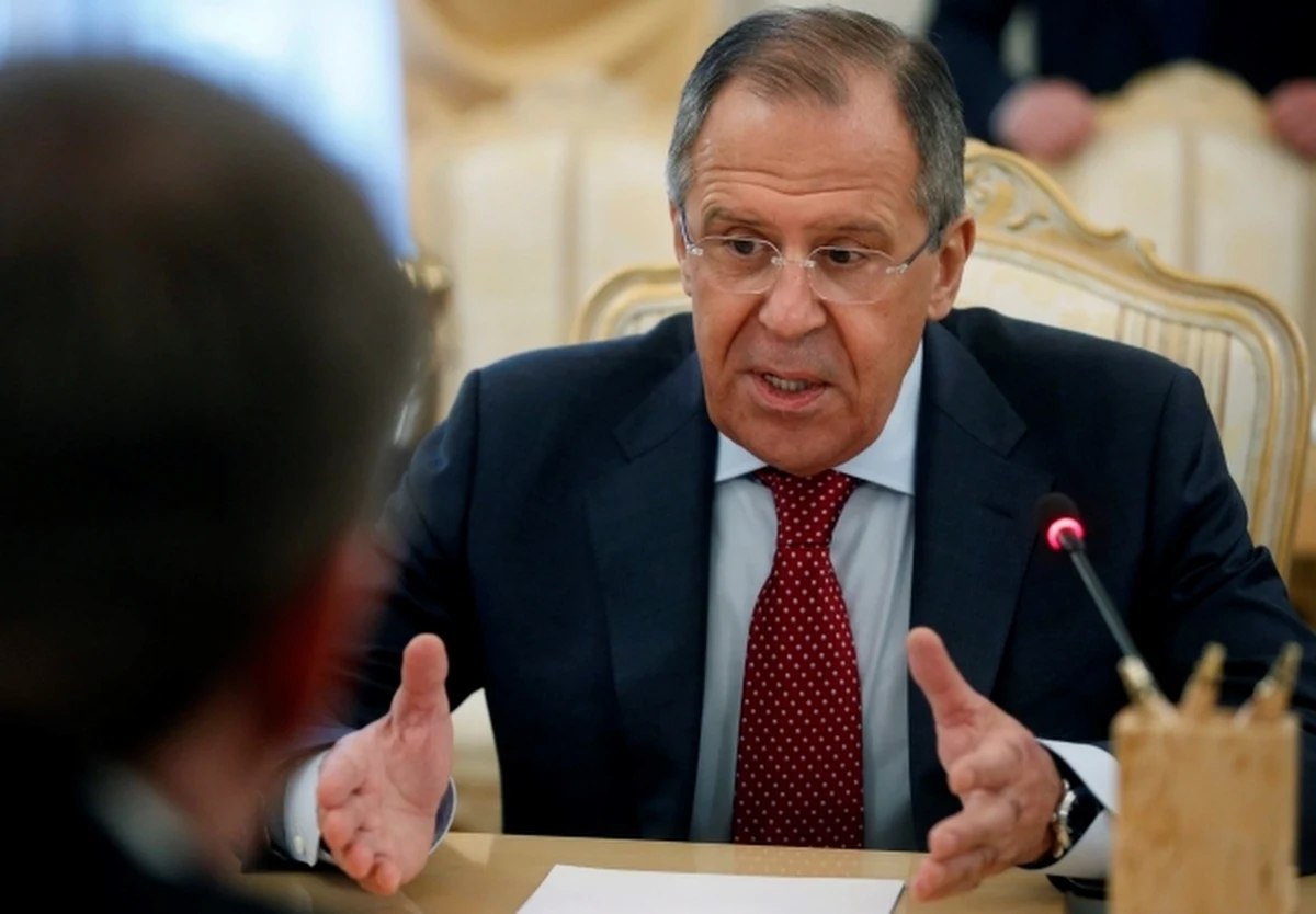 "Moskwa nie będzie omawiać żadnych kryteriów zniesienia sankcji" - mówi szef rosyjskiej dyplomacji, Siergiej Ławrow. Kreml ma nadzieję,że załamie się solidarność europejska i sankcji nie uda się przedłużyć wiosną.