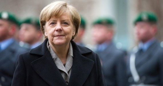 Islam należy do Niemiec. Jestem kanclerzem wszystkich Niemców, niezależnie od ich pochodzenia – powiedziała Angela Merkel po spotkaniu z premierem Turcji Ahmetem Davutoglu. "Każdy, kto przestrzega niemieckiego prawa i mówi po niemiecku, jest niezależnie od wyznawanej religii mile widziany" - mówiła.