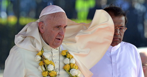 Franciszek rozpoczął trzydniową wizytę na Sri Lance. Podczas ceremonii powitania powiedział, że kraj ten potrzebuje prawdy, aby mogły zabliźnić się rany pozostawione po wieloletniej wojnie domowej.
