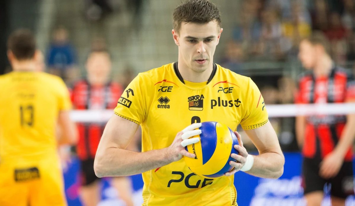 "Każdy sportowiec marzy o tytule mistrza olimpijskiego, a jeśli zdobywa się go dwa razy na jednych Igrzyskach - to już coś zupełnie niewyobrażalnego" - mówi o faworycie plebiscytu RMF FM i Interii.pl na sportowca roku Mariusz Wlazły. Najlepszy siatkarz zespołu mistrzów świata swój głos oddaje na Kamila Stocha.