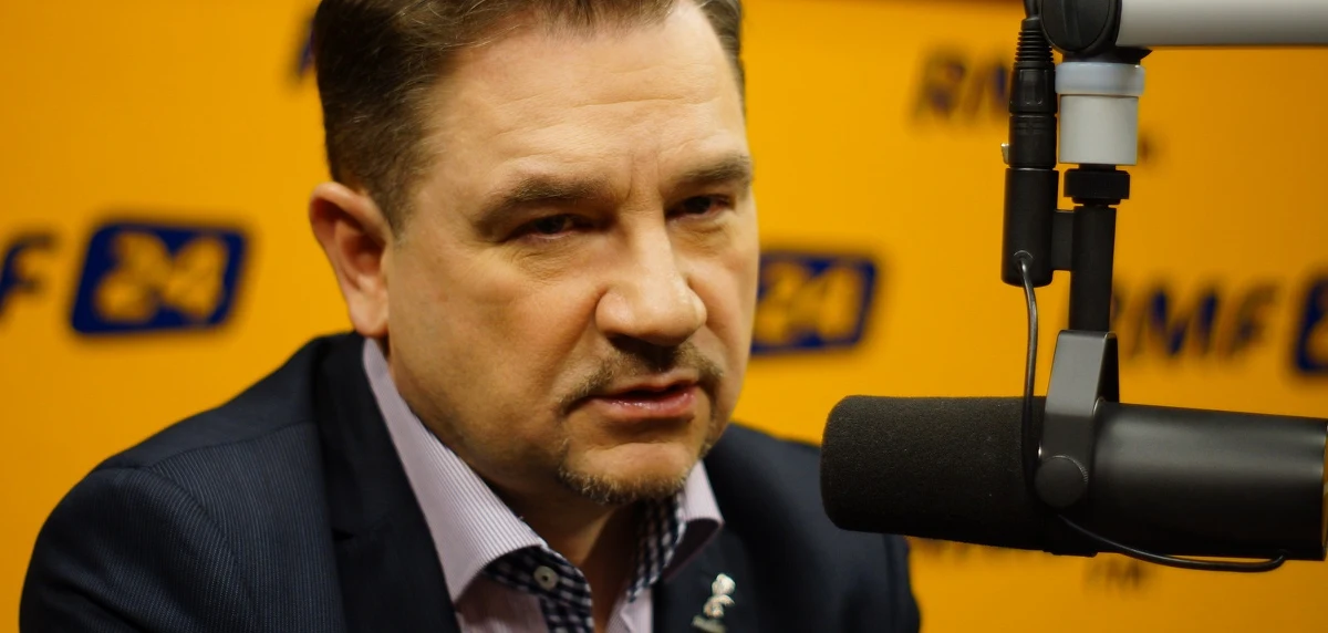 "Rząd na pewno nie zlikwiduje tych czterech kopalń. Będziemy bronić miejsc pracy. Jesteśmy pod ścianą i nie mamy innego wyjścia" - mówi przewodniczący NSZZ "Solidarność" Piotr Duda w Kontrwywiadzie RMF FM. "Ten rząd przespał 7 lat. Nie mamy zamiaru płacić za jego błędy. Górnicy są razem i potrafią się przeciwstawić tej złej władzy" - komentuje. 