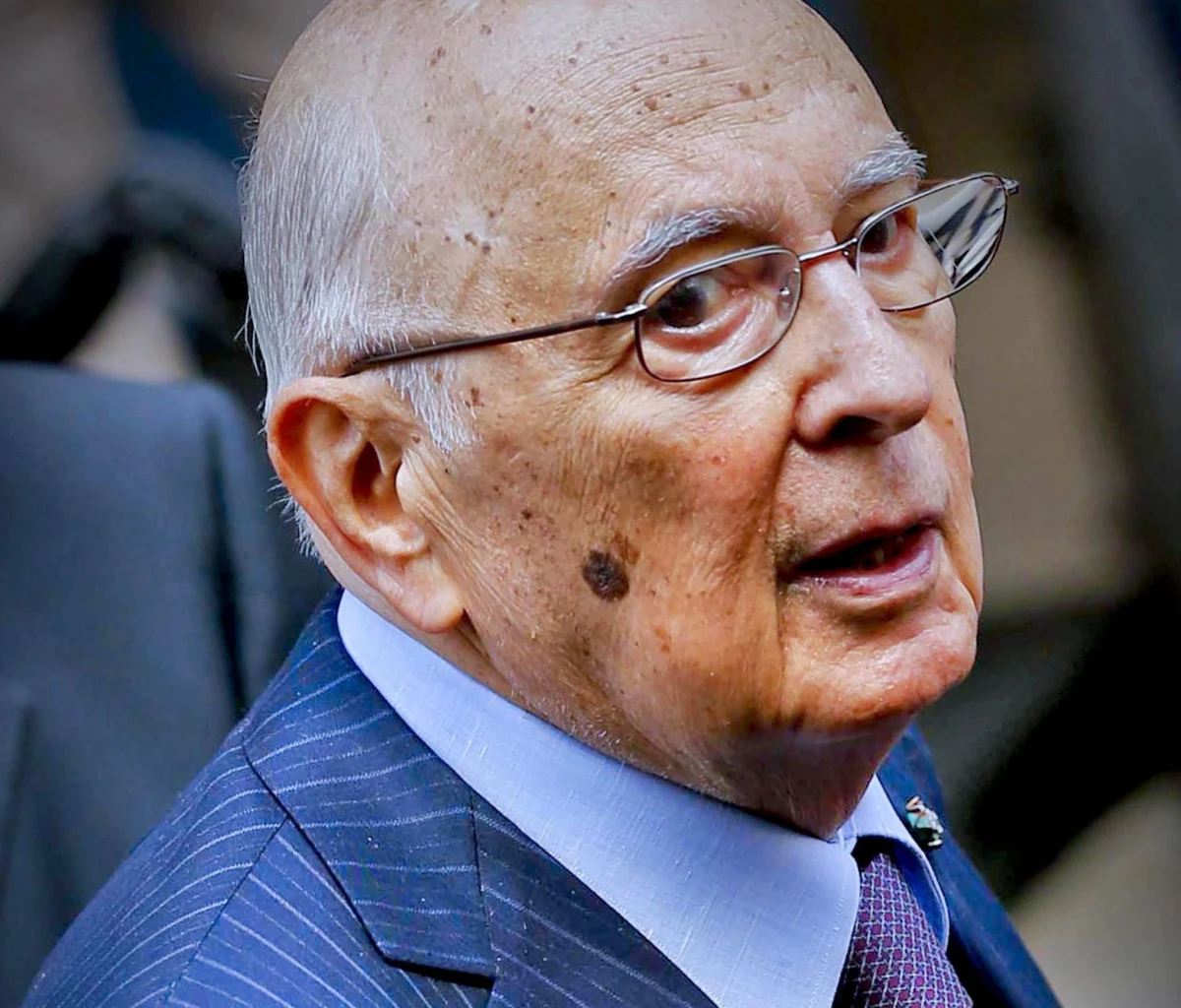 Prezydent Włoch Giorgio Napolitano zrezygnował ze stanowiska. O swej zapowiadanej wcześniej dymisji 89-letni szef państwa powiadomił w liście do obu izb parlamentu - Senatu i Izby Deputowanych oraz rządu Matteo Renziego. 

