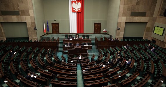 Błyskawiczne tempo mają prace nad ustawą, która ma umożliwić restrukturyzację kopalń Kompanii Węglowej. Przepisy, które w piątek trafiły do Sejmu, mogą zostać uchwalone już w czwartek. Jeszcze dziś odbędzie się nad nimi debata. 
