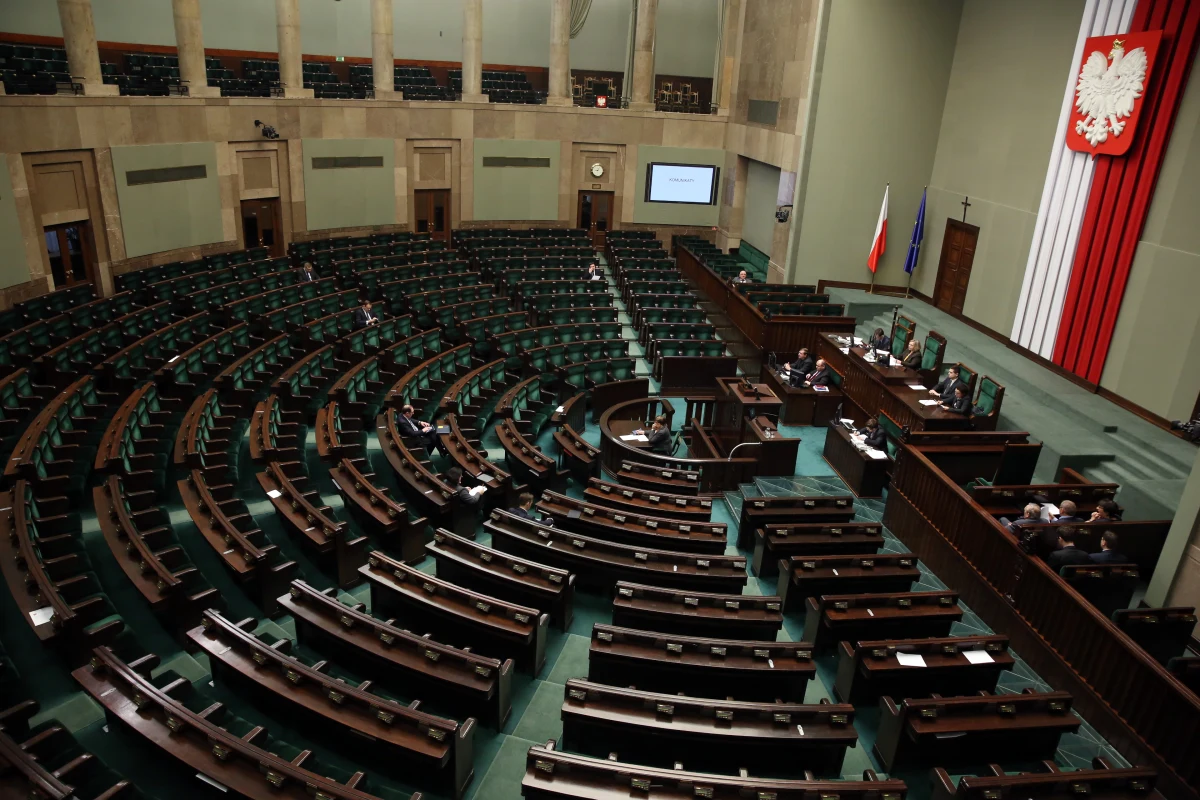 Tylko dwóch posłów - Jan Kaźmierczak i Paweł Suski z PO - stawiło się dziś przed komisją etyki poselskiej ws. niejasności przy rozliczeniach ich służbowych wyjazdów. Obaj przekonywali, że błędy były niezamierzone. Na posiedzeniu nie pojawili się pozostali z dziewięciu posłów, których podróże wzbudziły wątpliwości po wewnętrznym sejmowym audycie.