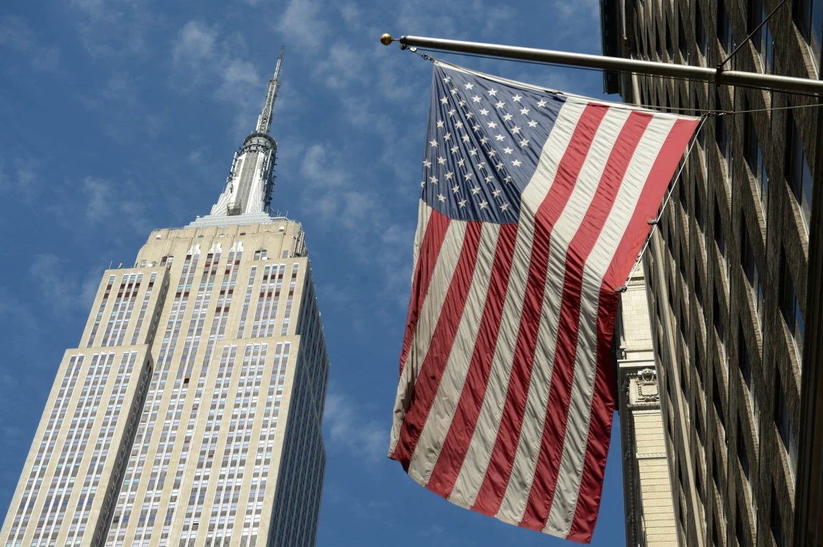 Władze Nowego Jorku wprowadzają dokument, który jest przełomem dla wszystkich nielegalnych imigrantów, także tych z Polski. Dzięki Karcie Nowojorczyka będą mogli liczyć na pomoc urzędników, a także zawierać umowy.