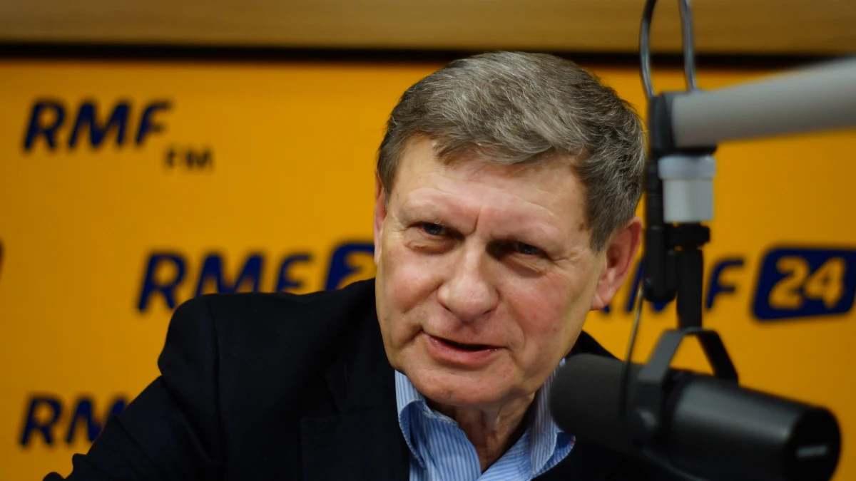 "Na łapu-capu robi się to, co trzeba było robić wcześniej" - mówi w Kontrwywiadzie RMF FM o restrukturyzacji górnictwa były wicepremier i minister finansów Leszek Balcerowicz. "Nasze górnictwo to taka mała Grecja. Mamy taką enklawę, ale jak długo inni ludzie za naszą Grecję mogą płacić?" - pyta. Zdaniem Balcerowicza, nie należy brnąć w coś, co stworzyło straty - należy doprowadzić do prywatyzacji górnictwa. "Ogromnie się dziwię, że w Polsce stosowanie gróźb jest karalne, a szef 'Solidarności' miota takimi groźbami" - tak komentuje natomiast słowa Piotra Dudy. "Gdyby normalny obywatel blokował tory, byłby przestępcą, a jeśli robi to działacz związkowy, to jest patriotą. Nie możemy godzić się na tak jaskrawe bezprawie" - dodaje.