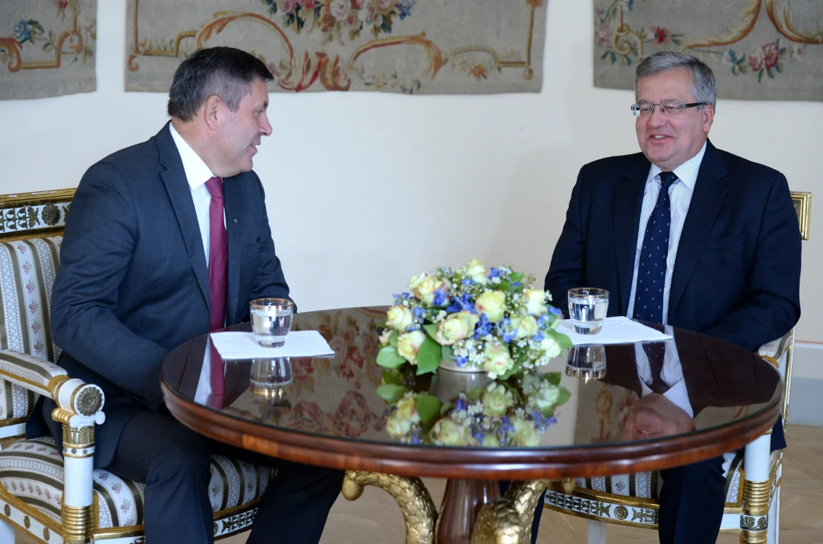 O 16 Janusz Piechociński spotka się z Bronisławem Komorowskim w sprawie wyborów prezydenckich. Jak dowiedział się nasz reporter Grzegorz Kwolek, szef PSL będzie rozmawiał z prezydentem o możliwym poparciu przez ludowców kandydatury Komorowskiego.