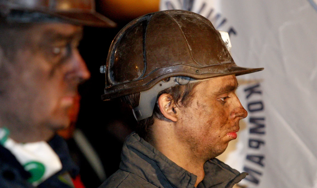 Ok. 3,2 tys. górników protestuje w kopalniach Kompanii Węglowej oraz Jastrzębskiej Spółki Węglowej. Górnicy z JSW przyłączyli się do protestu w czwartek około południa. 