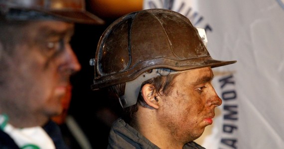 Ok. 3,2 tys. górników protestuje w kopalniach Kompanii Węglowej oraz Jastrzębskiej Spółki Węglowej. Górnicy z JSW przyłączyli się do protestu w czwartek około południa. 