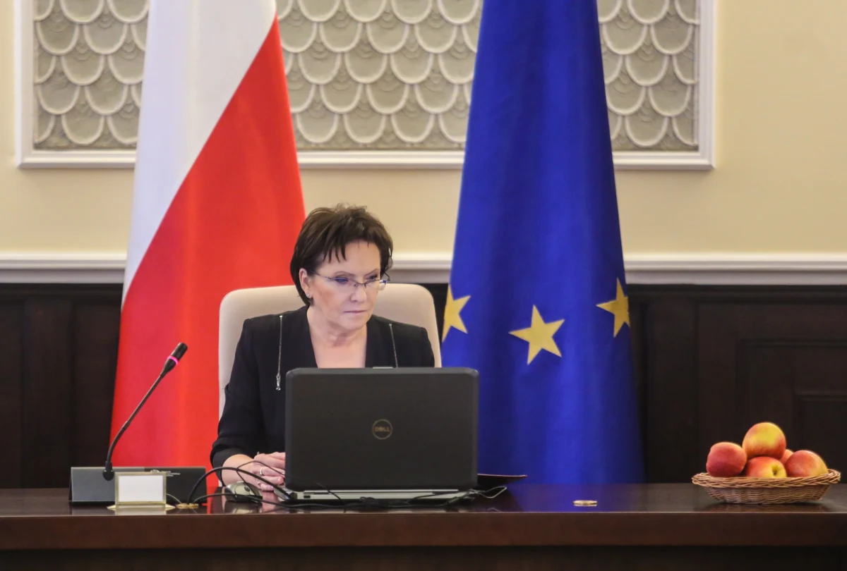 Gdyby wybory odbywały się w styczniu, wybory wygrałaby Platforma Obywatelska. W sondażu przeprowadzonym przez CBOS partia uzyskała 40 proc. poparcia. Na drugim miejscu znalazłoby się Prawo i Sprawiedliwość wraz z Solidarną Polską i Polską Razem z 29 proc. poparcia. 