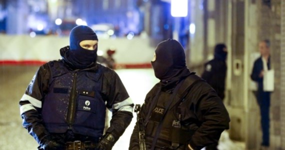 Wielka akcja antyterrorystyczna w Belgii. W kilku miastach policjanci przeprowadzili obławę na terrorystów. Co najmniej dwie osoby zginęły, a kilka ujęto podczas akcji przeprowadzonej w mieście Verviers na wschodzie kraju. Prokurator federalny poinformował, że został podwyższony poziom alertu antyterrorystycznego.