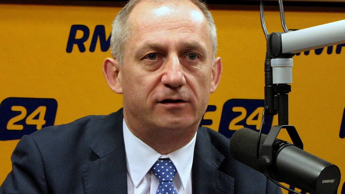 "Pigułka 'po' nie jest aborcją. Jeżeli kobieta zajdzie w ciążę, to ta tabletka nie pomoże" - mówi w Kontrwywiadzie RMF FM wiceminister zdrowia Sławomir Neumann. Według niego, antykoncepcja awaryjna będzie mogła być reklamowana, a nastolatki będą mogły kupować pigułki "po" bez ograniczeń. "Trwa debata polityczno-moralna. Żebyśmy nie skończyli jej tak, że w Polsce pojawi się zakaz antykoncepcji" - przestrzega wiceminister zdrowia.