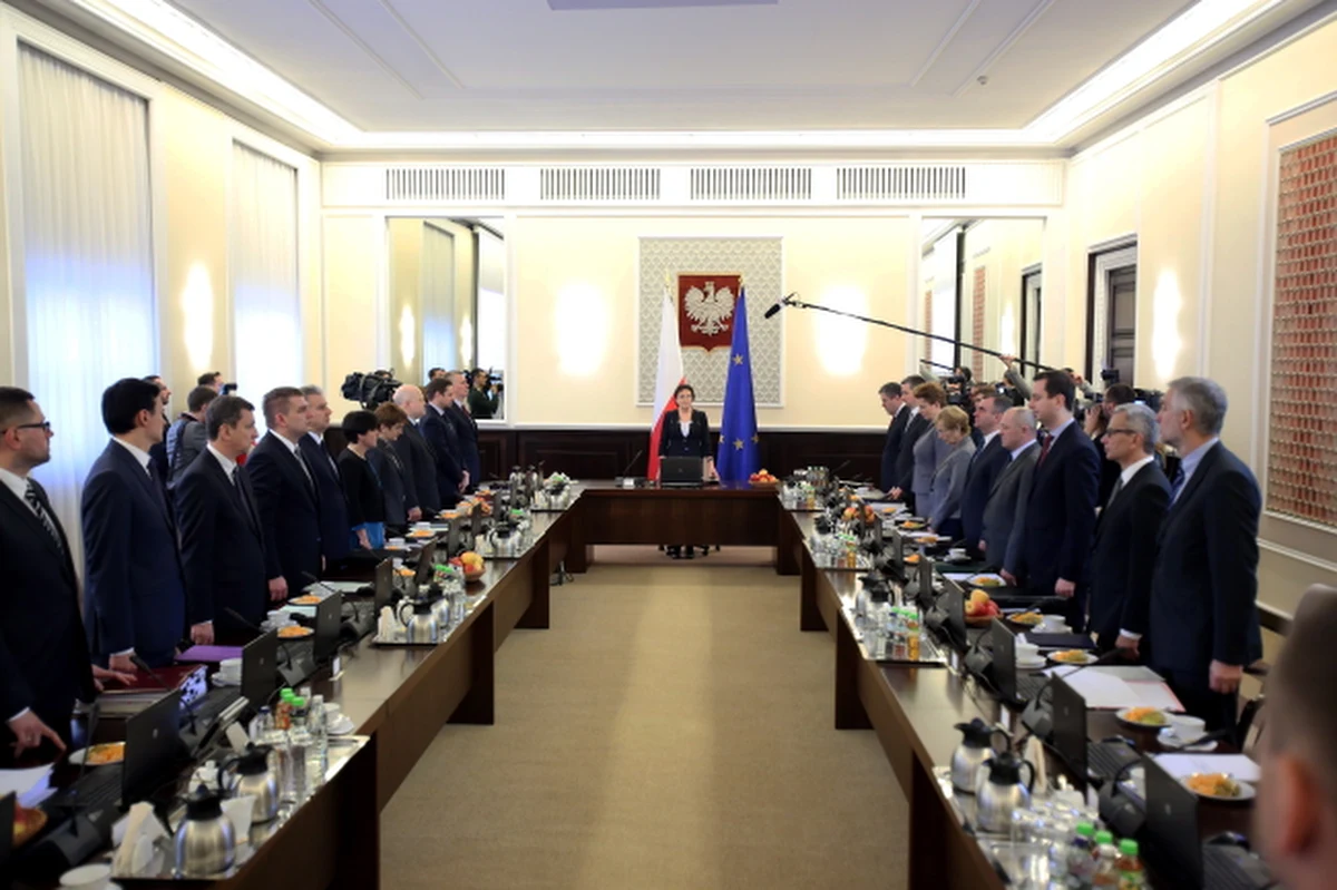 Coraz droższy frank spędza sen z powiek tysiącom Polaków, ale nie rządzącym. Tylko trzech ministrów w rządzie Ewy Kopacz ma kredyty w szwajcarskiej walucie.