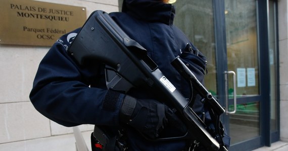 Bezprecedensowe środki do walki z terroryzmem wprowadza Belgia. Po dwudniowej operacji antyterrorystycznej, wymierzonej w grupę islamistyczną, która planowała serię zamachów na policjantów, wojskowe patrole będą od dzisiaj wspierać policję na ulicach belgijskich miast. W lutym zaś rząd ma przyjąć nową ustawę antyterrorystyczną.