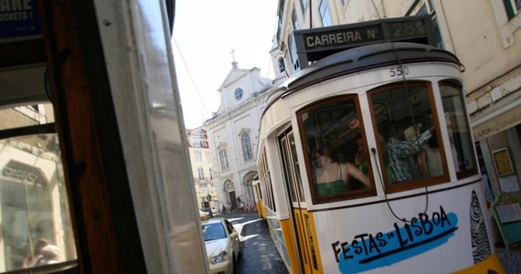 Władze Portugalii wprowadziły kary za zbyt głośne rozmowy w autobusach i tramwajach. Hałaśliwi pasażerowie mogą zapłacić nawet 250 euro za takie rozmowy lub za słuchanie zbyt donośnej muzyki. 

